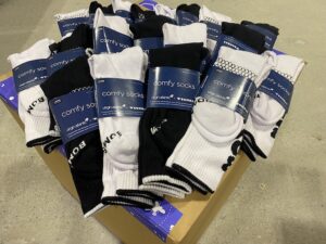 Virgin Atlantic [Large] Vertical Bombas Logo Calf Socks Black and White