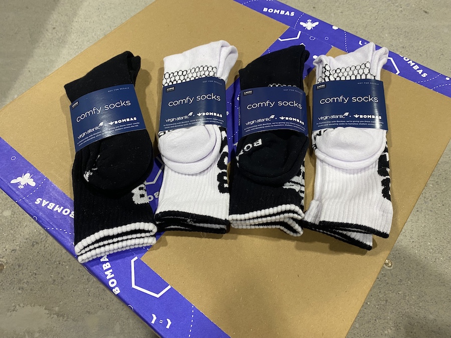 Virgin Atlantic [Large] Vertical Bombas Logo Calf Socks Black and White